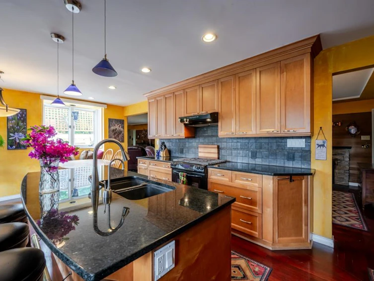 1392 Charland Avenue, Coquitlam, BC, V3K 3L3 - 3