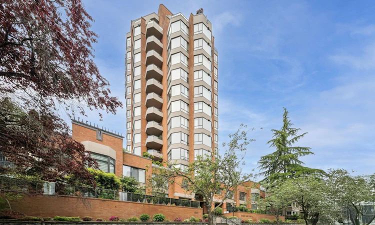 204-1860 Robson Street