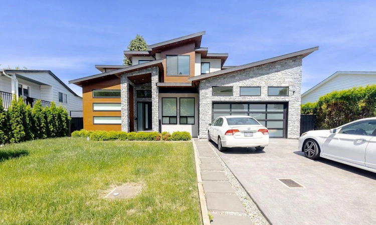 7002 W Brewster Drive