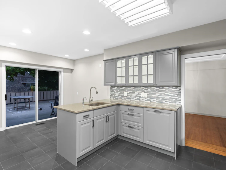 6297 Mackenzie Street, Vancouver, BC, V6N 1H4 - 8