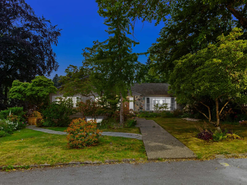 6297 Mackenzie Street, Vancouver BC V6N 1H4