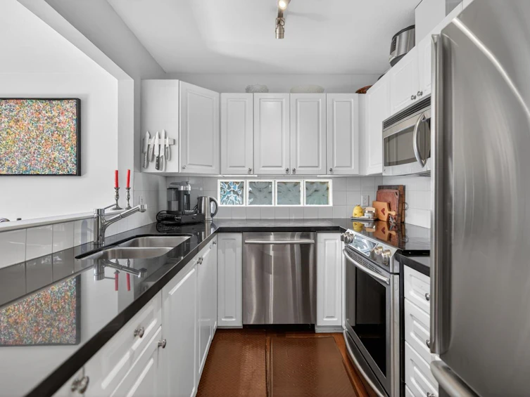 2950 W 8th Avenue, Vancouver, BC, V6K 2C1 - 5