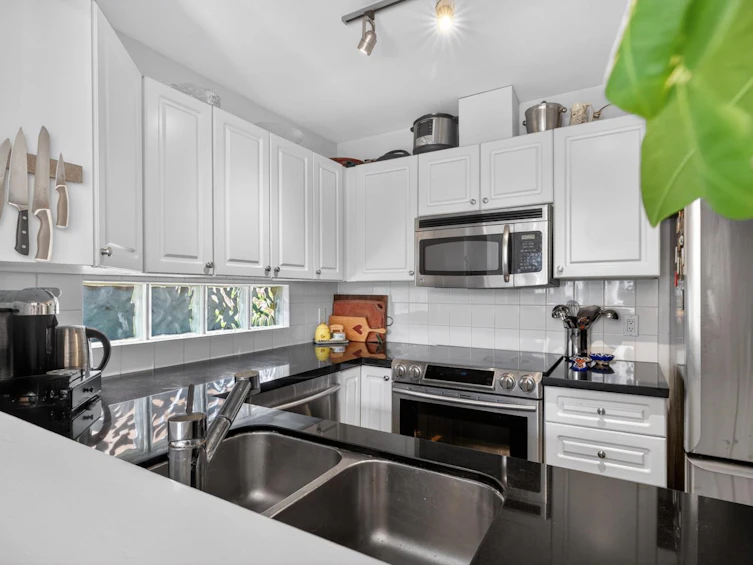 2950 W 8th Avenue, Vancouver, BC, V6K 2C1 - 6