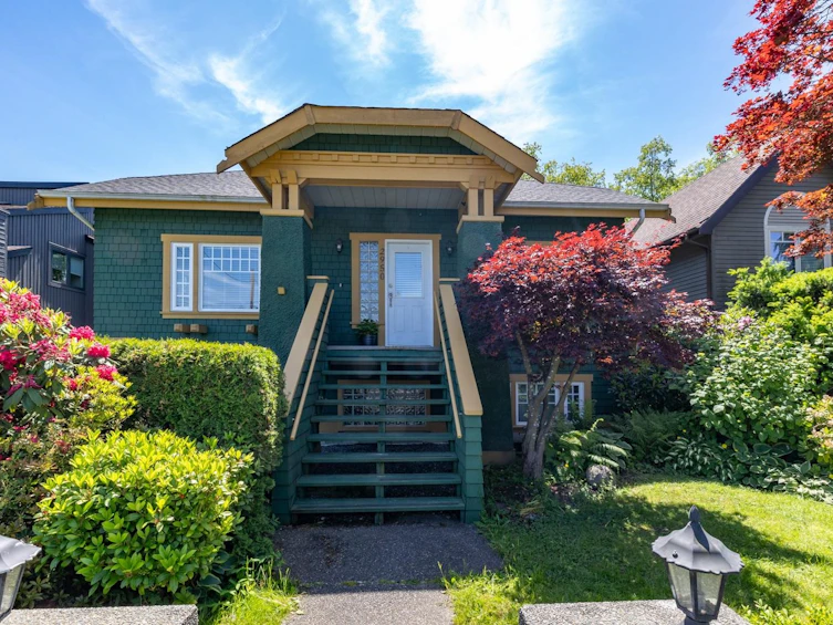 2950 W 8th Avenue, Vancouver, BC, V6K 2C1