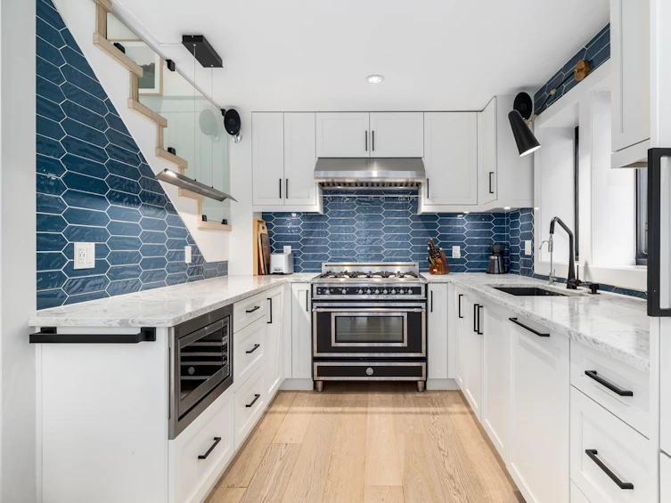3918 Carolina Street, Vancouver, BC, V5V 1X8 - 14