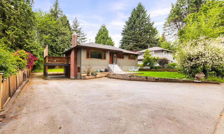 1561 Merlynn Crescent