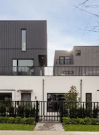 1 950 W 57th Avenue