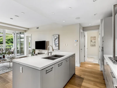 204-866 Arthur Erickson Place - 3