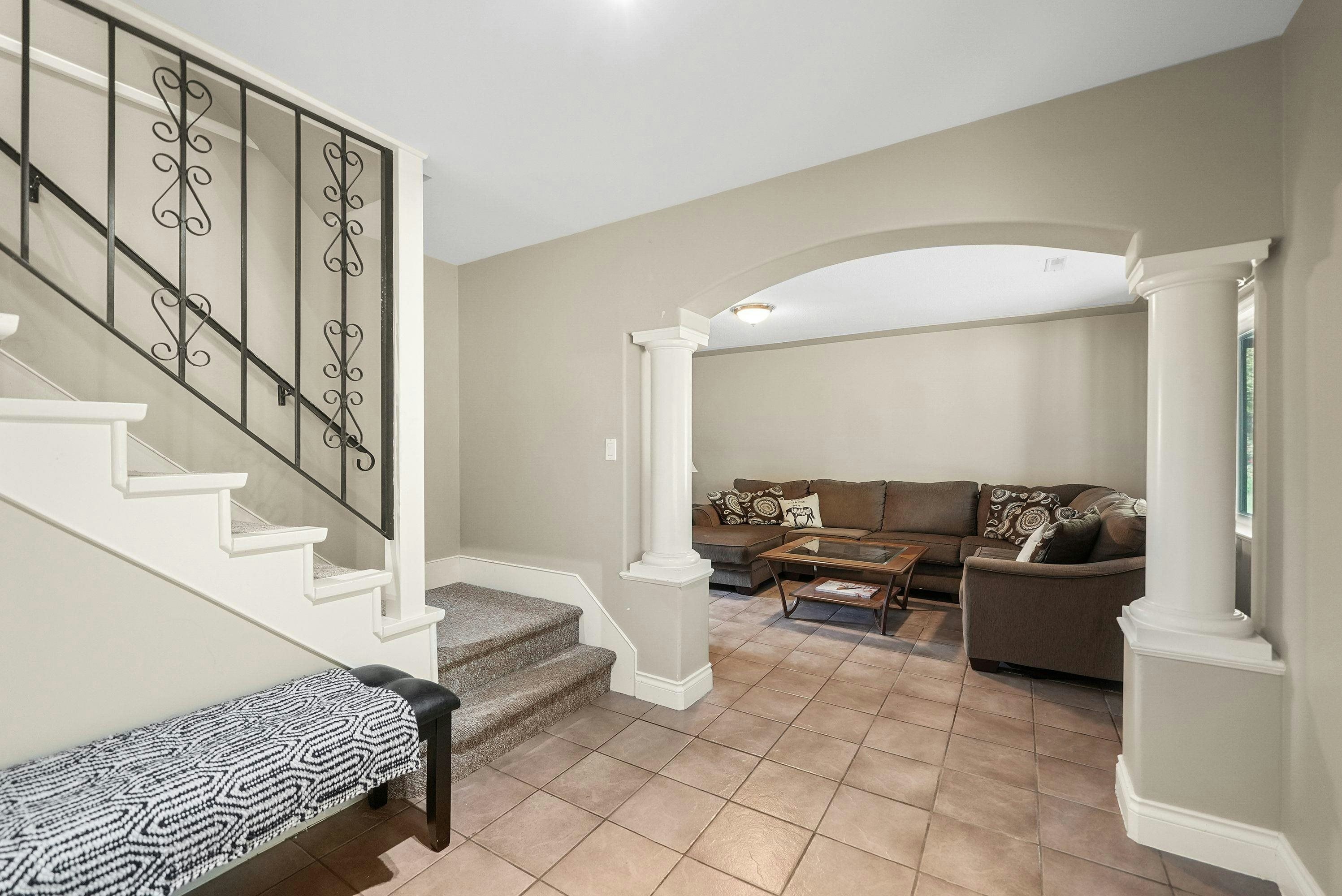 27924 112 Street, Maple Ridge, BC, V2W 1M9 - 28
