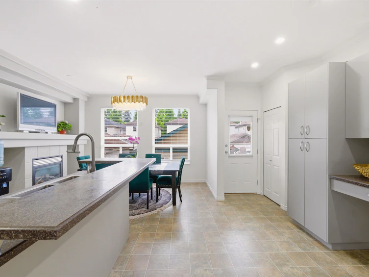 24121 102nd Avenue, Maple Ridge, BC, V2W 2A2 - 11