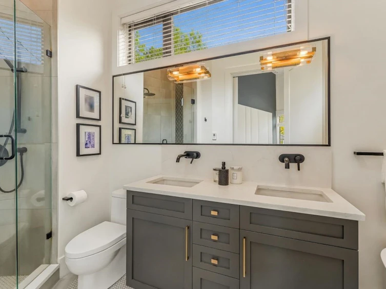 2107 N Grandview Highway, Vancouver, BC, V5N 1N6 - 24