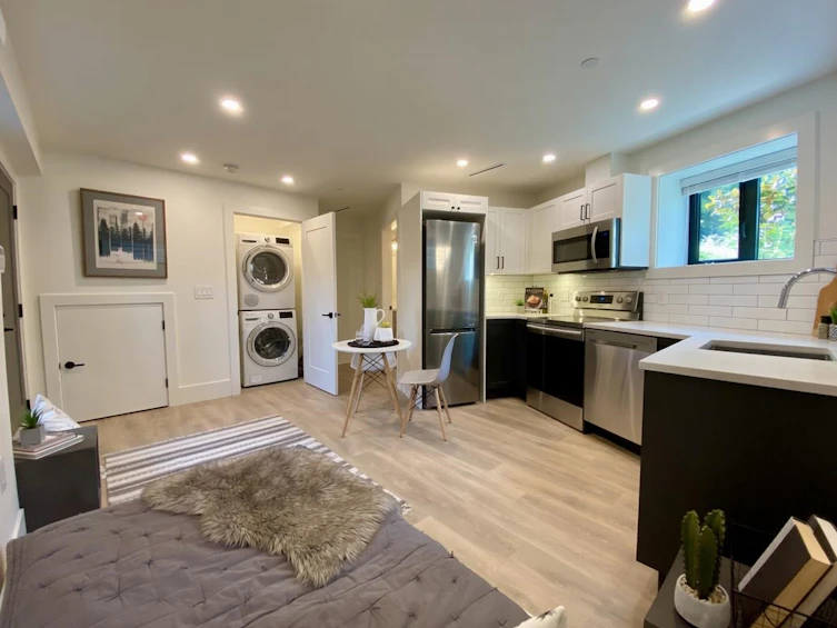 2107 N Grandview Highway, Vancouver, BC, V5N 1N6 - 36