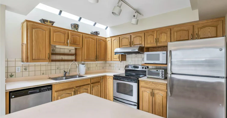 3000 West King Edward Avenue, Vancouver, BC, V6L 1V4 - 3