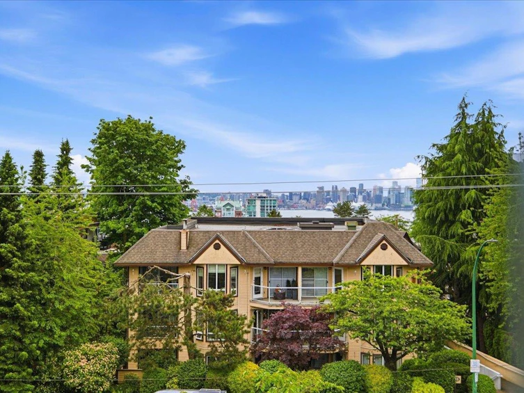 102-123 E Keith Road, North Vancouver, BC, V7L 1V1