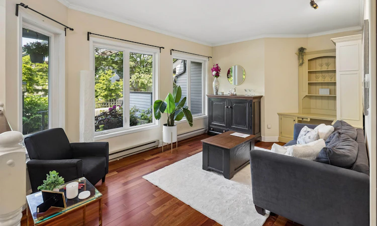 3-1620 Balsam Street