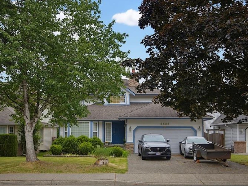 8588 212th Street, Langley BC V1M 2E7