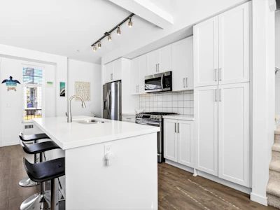 7-11272 240 Street - 4