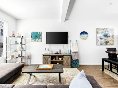 7-11272 240 Street - 4