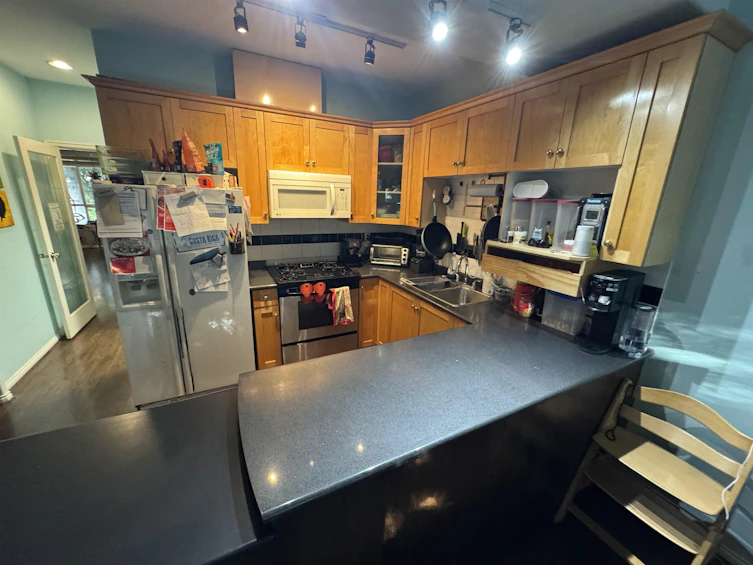 6693 Canada Way, Burnaby, BC, V5E 3P9 - 4