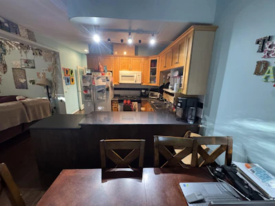 6693 Canada Way - 3