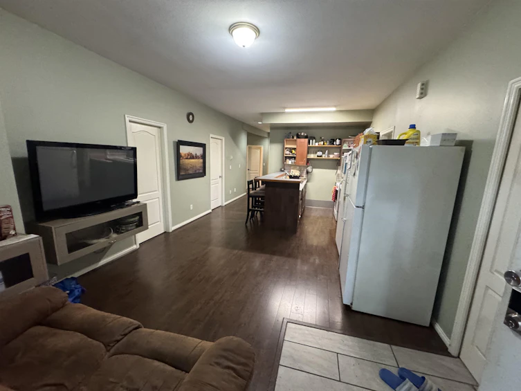 6693 Canada Way, Burnaby, BC, V5E 3P9 - 9