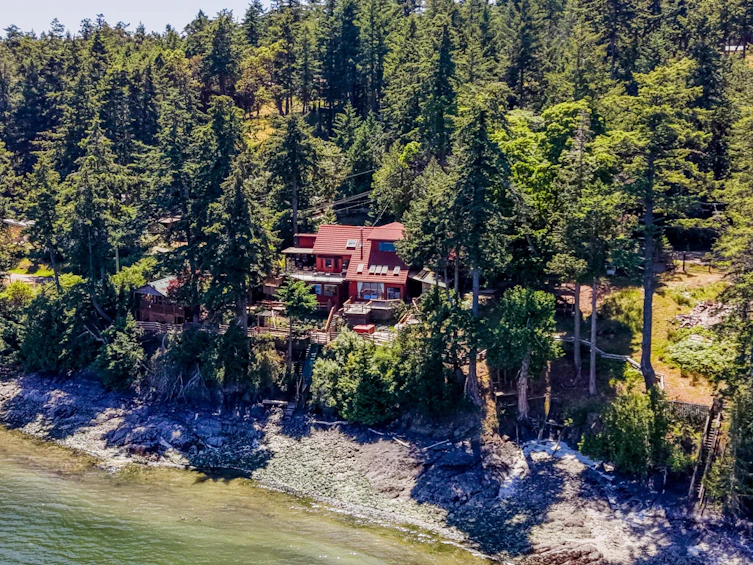 7911 Bedwell Drive, Pender Island, BC, V0N 2M2