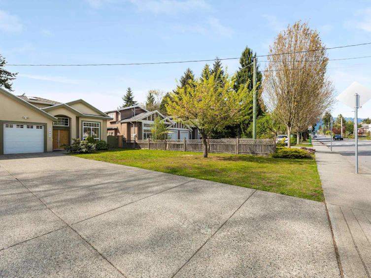 1351 Duthie Avenue, Burnaby, BC, V5A 2R5 - 33
