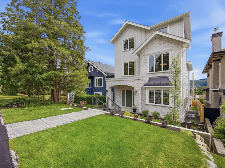 40 Sea Avenue, Burnaby, BC, V5B 3W6