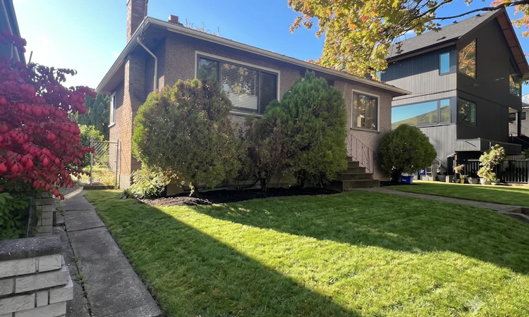 360 E 24th Avenue