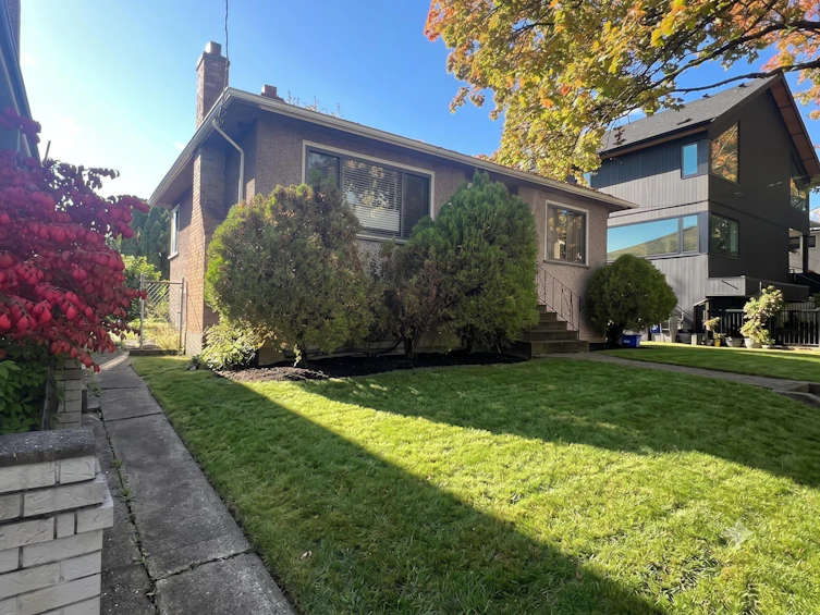 360 E 24th Avenue, Vancouver, BC, V5V 1Z9