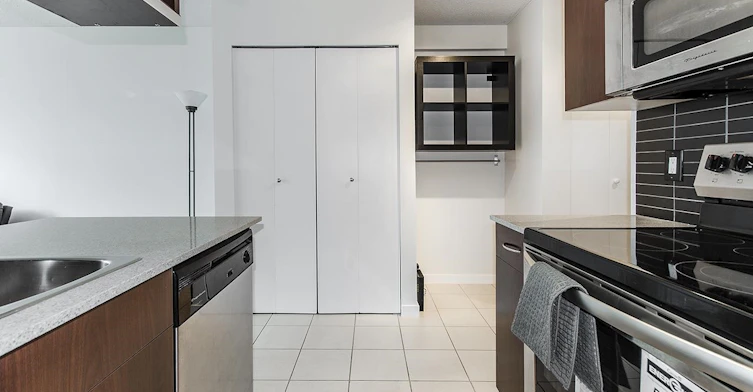 201-933 Hornby Street, Vancouver, BC, V6Z 3G4 - 6