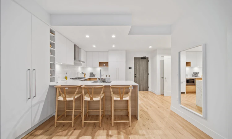 222-3131 Murray Street
