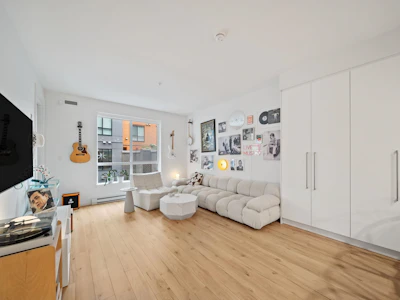 222-3131 Murray Street - 5
