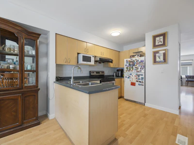 22-15355 26 Avenue - 3