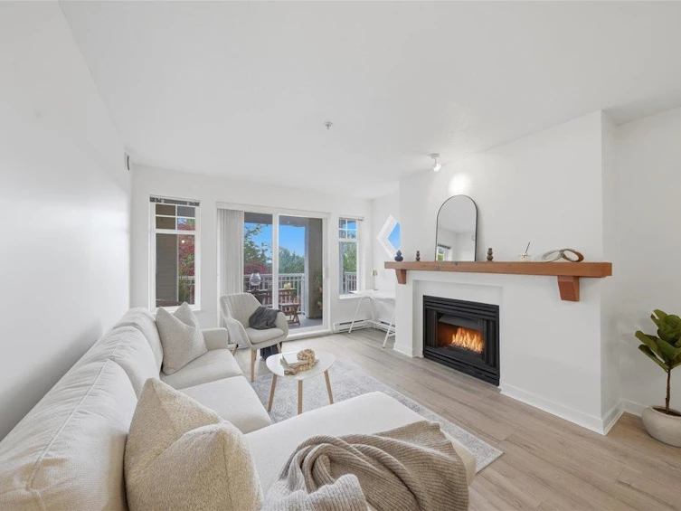 212-1428 Parkway Boulevard, Coquitlam, BC, V3E 3L8 - 3