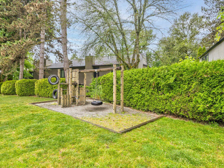 8574 Wilderness Court, Burnaby, BC, V5A 4B2 - 33