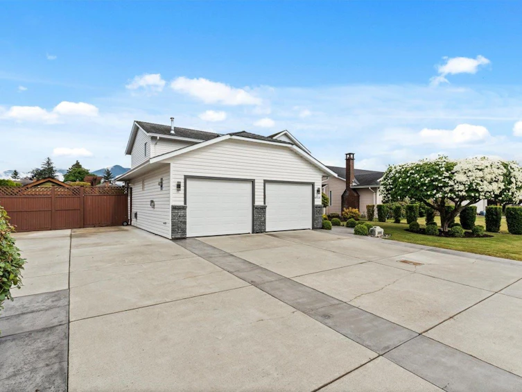 6914 Gleneden Street, Chilliwack, BC, V2R 2T2 - 3