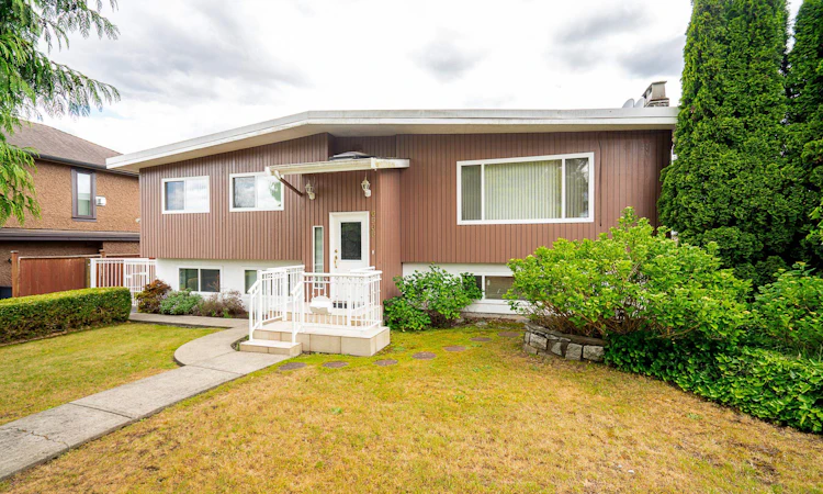 6565 Sumas Drive