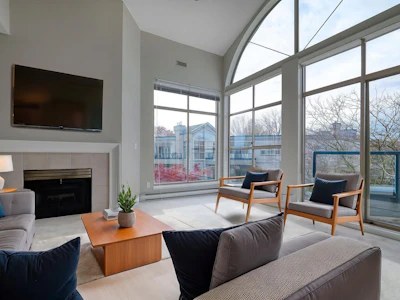 304-4753 W River Road - 2