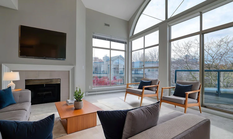 304-4753 W River Road
