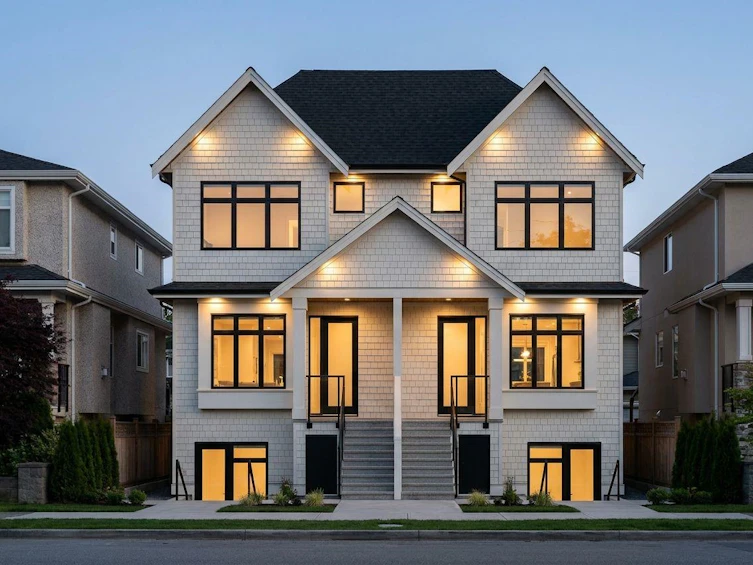 2-1238 Le Roi Street, Vancouver, BC, V5K 4G2