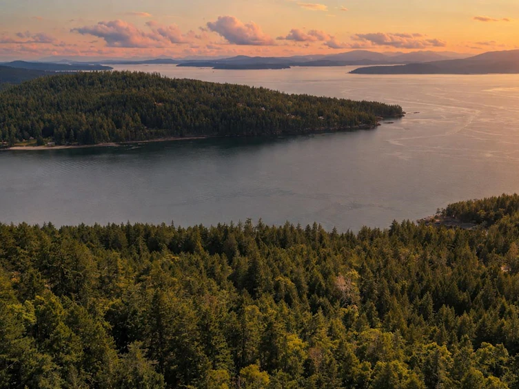 346 Deacon Hill Road, Mayne Island, BC, V0N 2J2