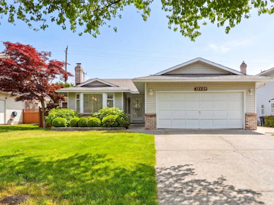 15429 95 Avenue - 2