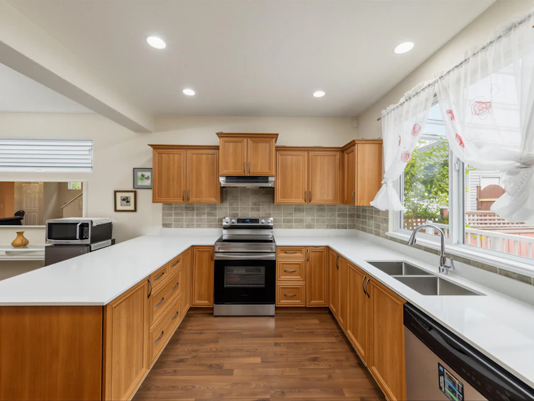 15186 61a Avenue, Surrey, BC, V3S 5J7 - 10