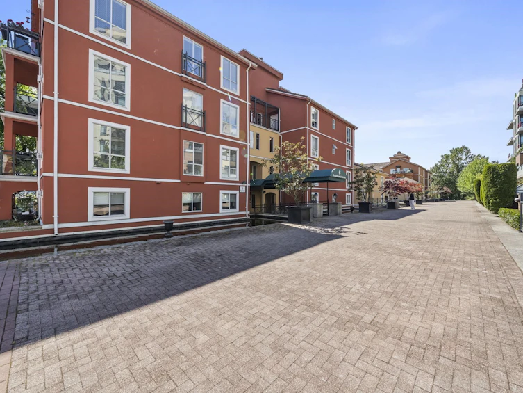 312-6 Renaissance Square, New Westminster, BC, V3M 6N8 - 22