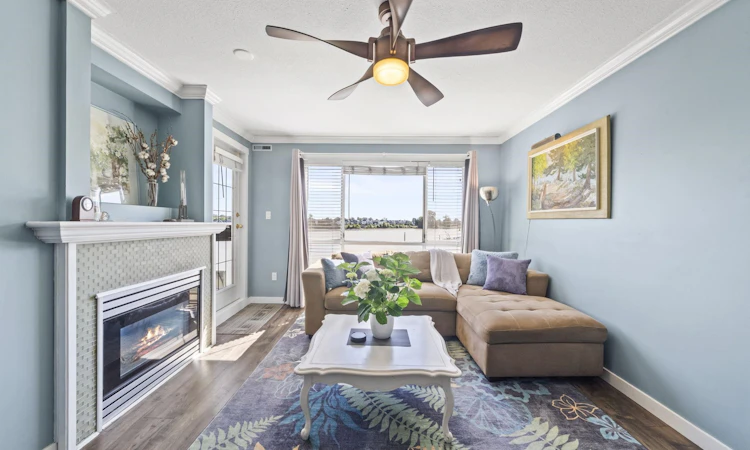 312-6 Renaissance Square