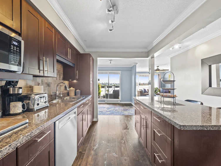 312-6 Renaissance Square, New Westminster, BC, V3M 6N8 - 10