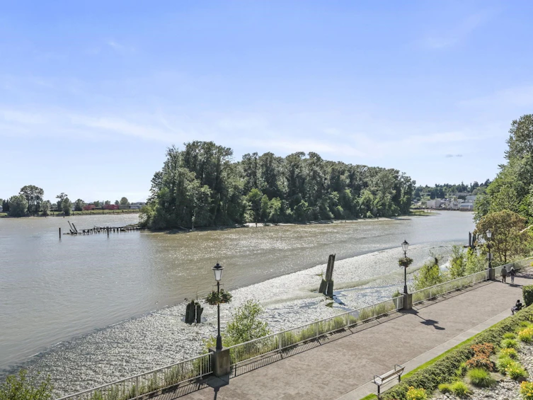 312-6 Renaissance Square, New Westminster, BC, V3M 6N8 - 24