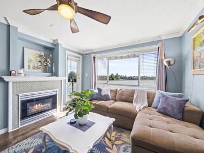 312-6 Renaissance Square - 5