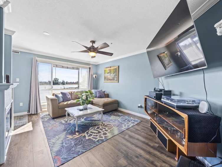 312-6 Renaissance Square, New Westminster, BC, V3M 6N8 - 4